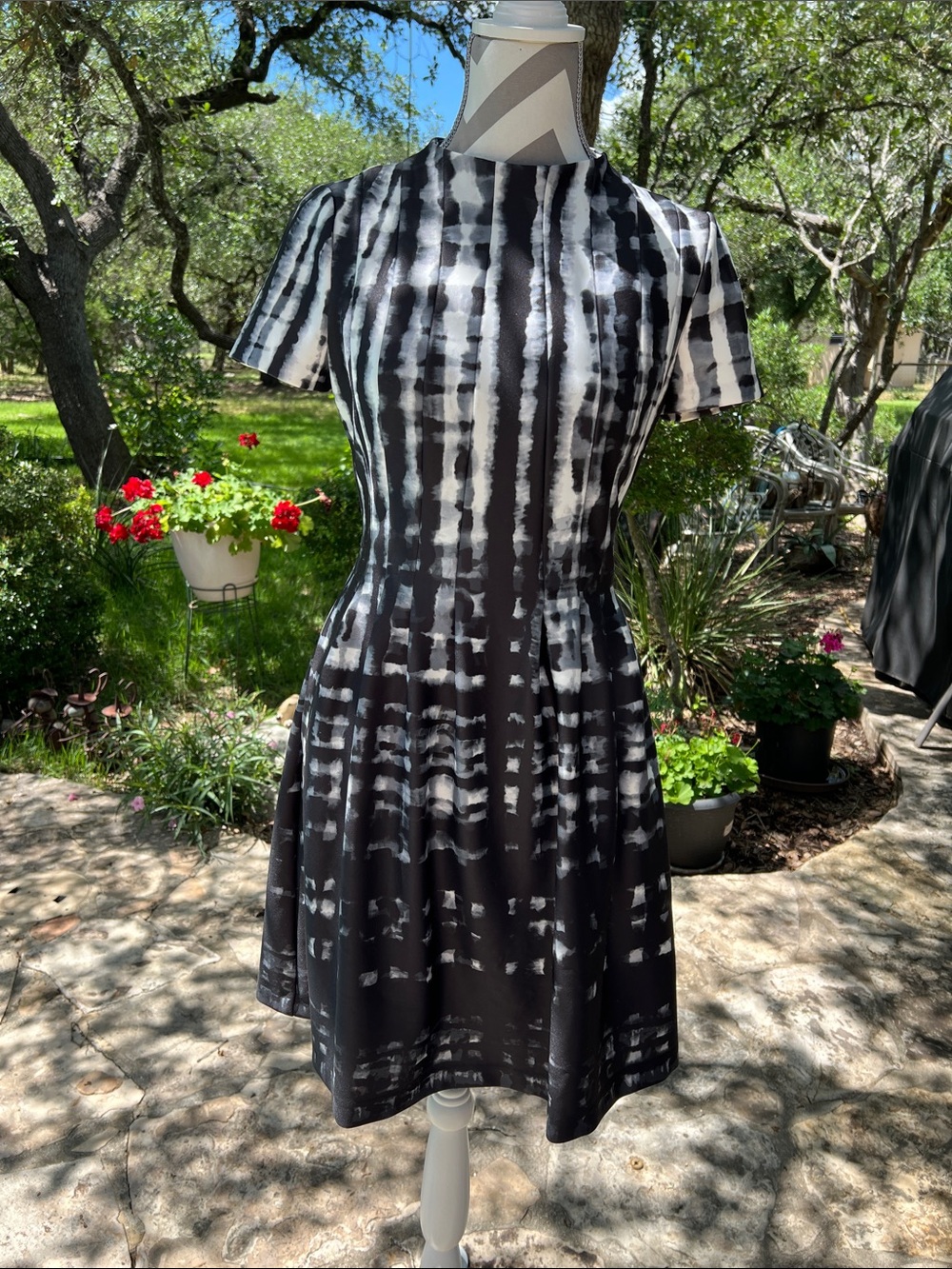 Vince Camuto A-line Pleated Dress Sz 4